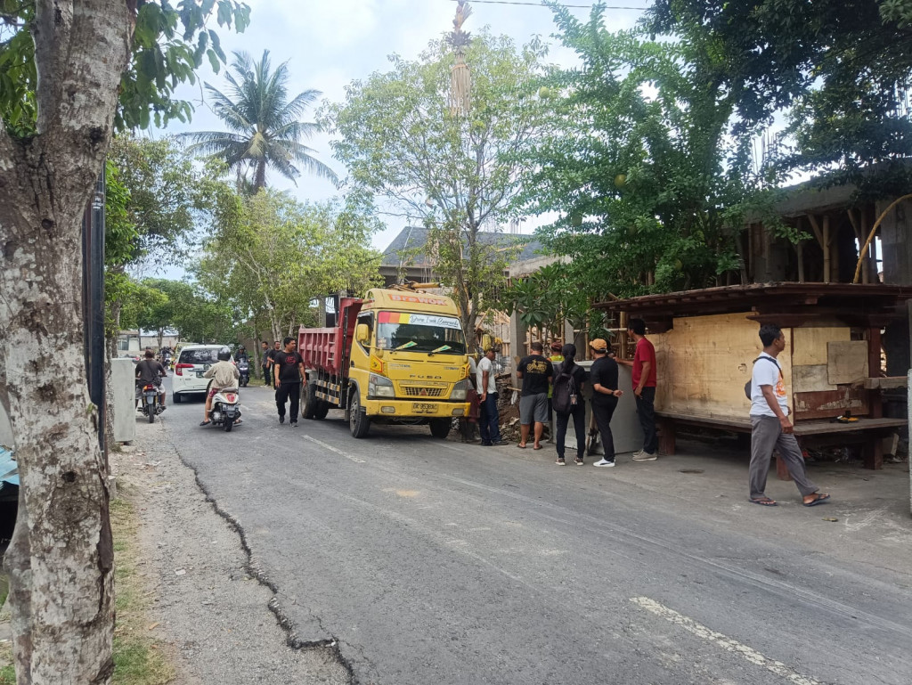 Proses Kegiatan Pemasangan Box Culvert di Gedung Serba Guna